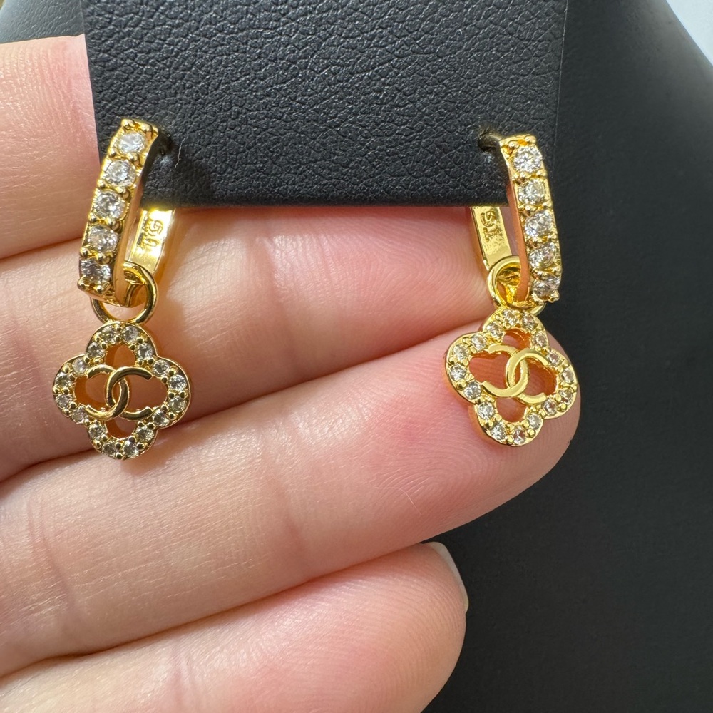Beautiful huggy style fashion jewelry earrings